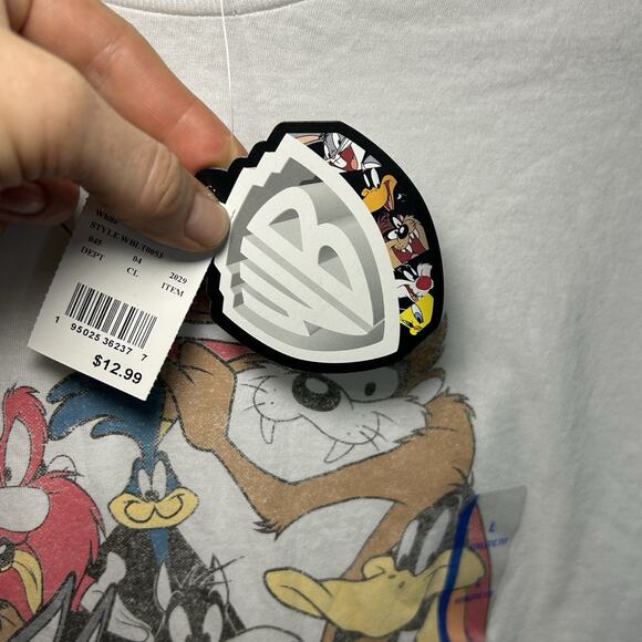 Warner Bros Looney Tunes Graphic T-shirt Size Large Bugs Bunny And Friends - Picture 2 of 6